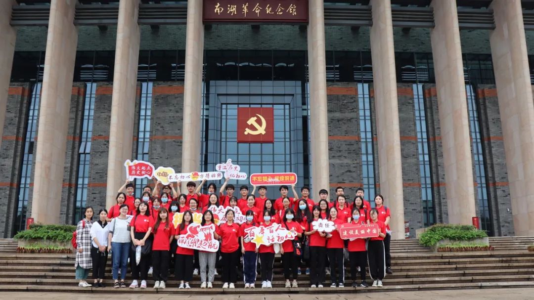 色情片
学子在浙江省“挑战杯”红色...